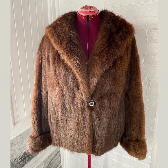 Vintage Fur Coat  🇨🇦 - Picture 5 of 15